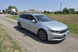 Passat Variant 2.0 TDI DSG 149CV Executive LED ACC