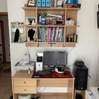 Scrivania e libreria