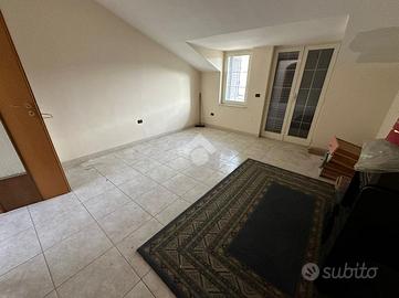 4 LOCALI A MONTESARCHIO