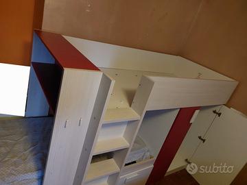 Letto a castello con armadio integrato 