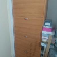 Scarpiera 4 ante ciascuna con doppi ripiani.