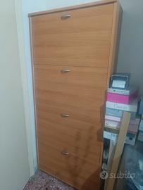 Scarpiera 4 ante ciascuna con doppi ripiani.