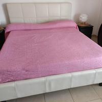 Camera da letto, comodini, armadio e cassettiera 