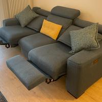 Divano PoltroneSofà 4 posti con 2 relax elettrici