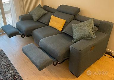 Divano PoltroneSofà 4 posti con 2 relax elettrici