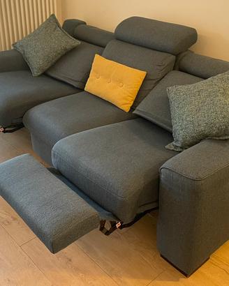 Divano PoltroneSofà 4 posti con 2 relax elettrici