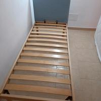 Letto singolo con testiera