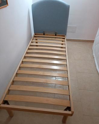 Letto singolo con testiera