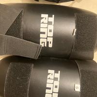 Casco guanti e parastinchi per tecniche di autodif