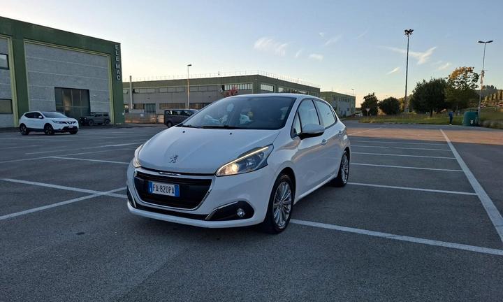 Peugeot 208 PureTech 82 5 porte Allure