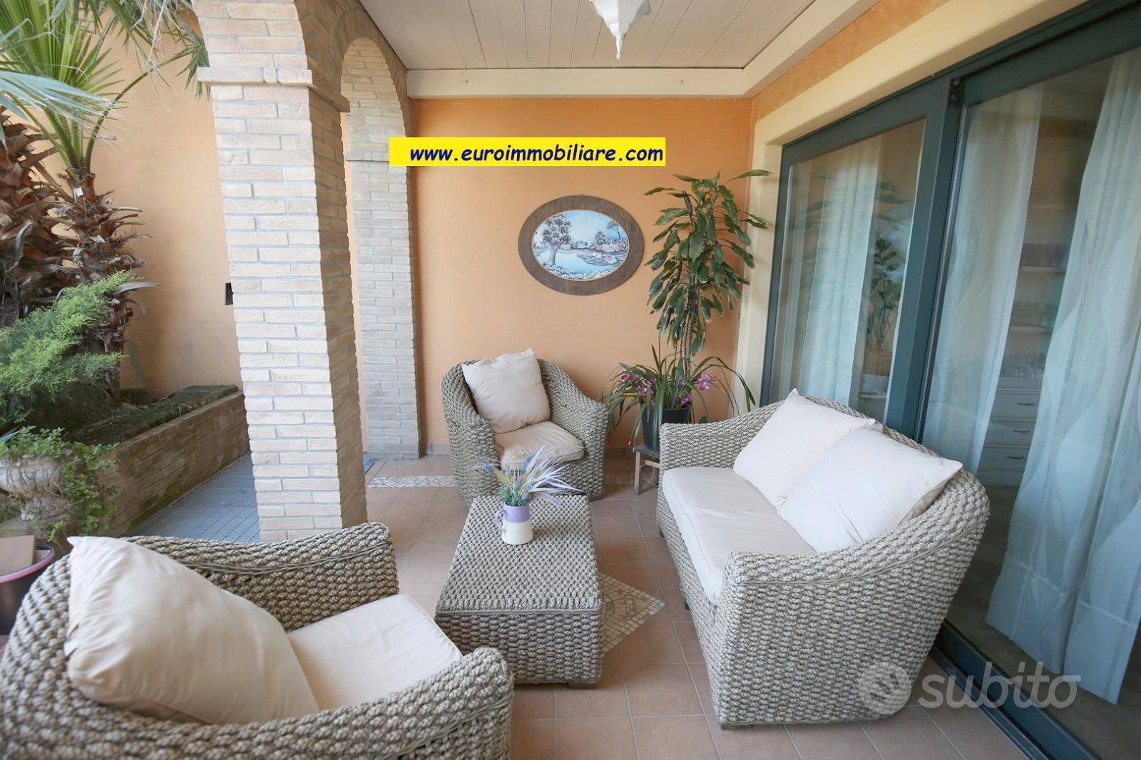 Villa bifamiliare con vista mare e giardino - Vista 5