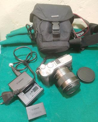 Canon EOS M6 + 18-55 + borsa porta fotocamera