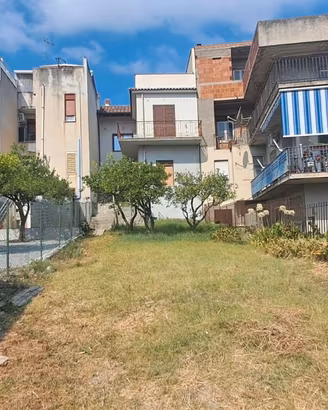 SPADAFORA Casa singola 2 livelli + mq.250 esterno