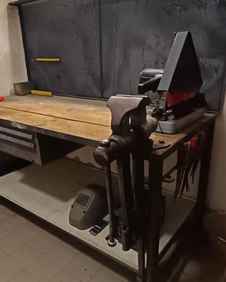 Bancone da garage e porta utensili
