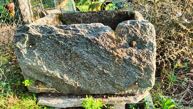 vecchia vasca pietra