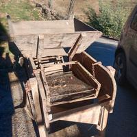 oggetto antico ad uso agricolo 