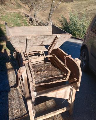 oggetto antico ad uso agricolo 