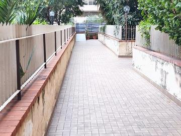 Ampio locale A10 - 337 mq - 4 accessi