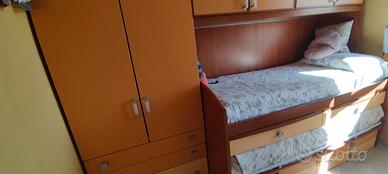 Cameretta ragazzi a ponte 2 letti.