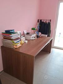 scrivania e libreria da studio (casa o ufficio)