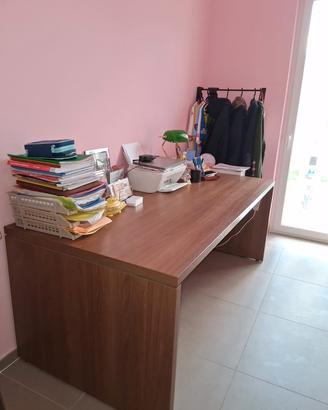 scrivania e libreria da studio (casa o ufficio)
