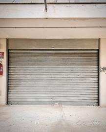 Box auto 40 mq - altezza 2,70 m - serranda 4,50 m