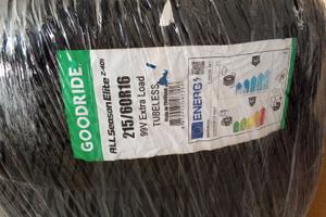 Pneumatici 215/60 r16