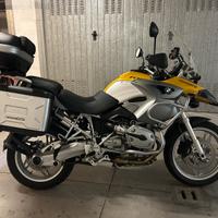 BMW GS 1200 pronta per viaggiare