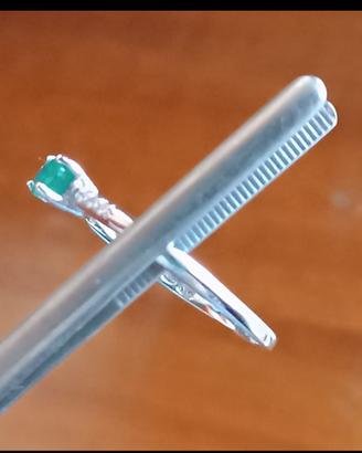 Anello in oro bianco e giada
