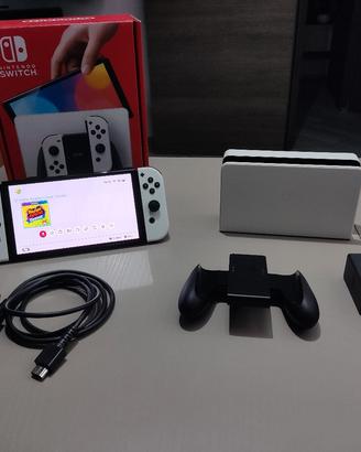 Nintendo Switch Oled  più custodia 