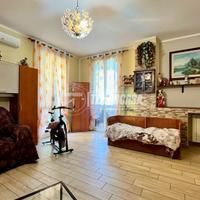 AMPIO TRILOCALE CON GIARDINO, BOX E CANTINA