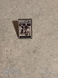 Barbour spilla 