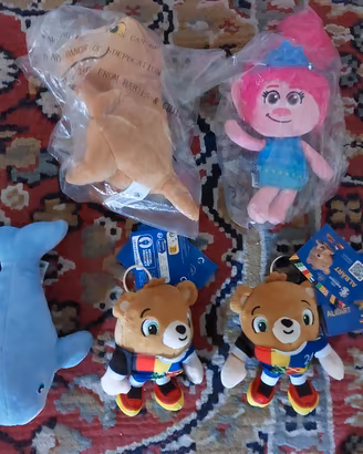 lotto peluche e portachiavi nuovi 