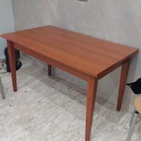 Tavolo con sedie