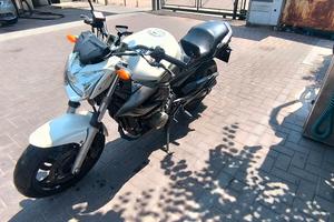 Yamaha xj6 anno 2009
