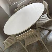 Tavolo e sedie, set completo.
