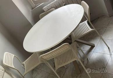 Tavolo e sedie, set completo.