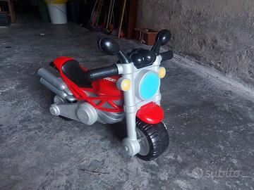 moto Ducati cavalcabile