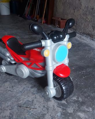moto Ducati cavalcabile