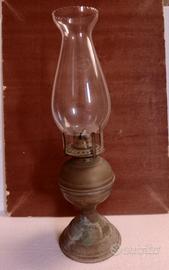 Antico Lume in Ottone a Petrolio del 1930-1940