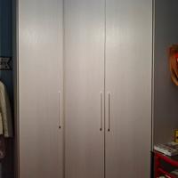 mobili  da sala e armadio angolare.