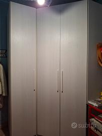 mobili  da sala e armadio angolare.
