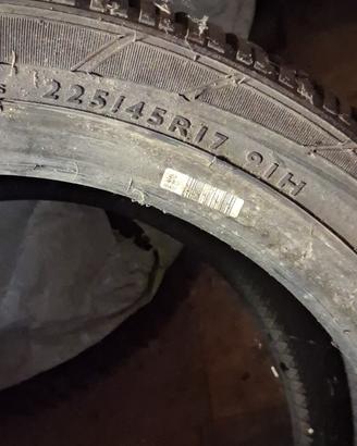 Vend 4 cerchi e gomme piu 2 gomme