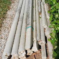 pali in cemento per recinzioni o piccolo frutteto