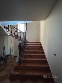 Scala in marmo rosso Venezia con balaustra in