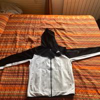 tuta nike tech colori bianco e nero