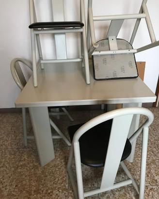 Tavolo a libro 120x120 con 4 sedie
