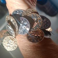 bracciale con ciondoli medaglie 