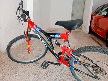 Mountain bike completamente ammortizzata