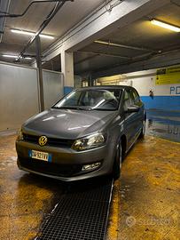 VW Polo 5a serie - Benz. 118000 km NEOPATENTATI